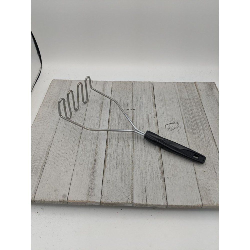 Vintage Potato Vegetable Masher Black Handle Utensil 10 1/2"